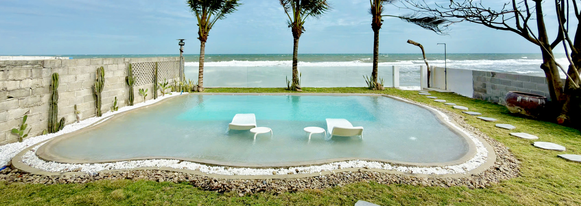 Villa 6 phòng ngủ trước biển với hồ bơi riêng